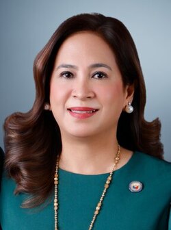 Portrait of Beverley Rose Dimacuha